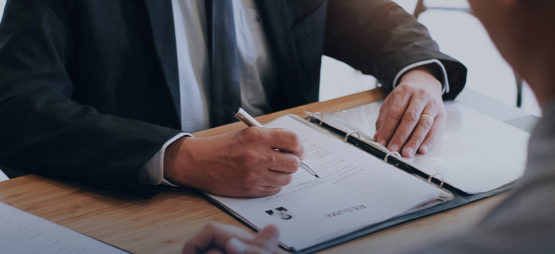 Entenda se vale a pena investir em consultoria de recrutamento e seleção, seus benefícios e fatores para decisões informadas em gestão de RH.