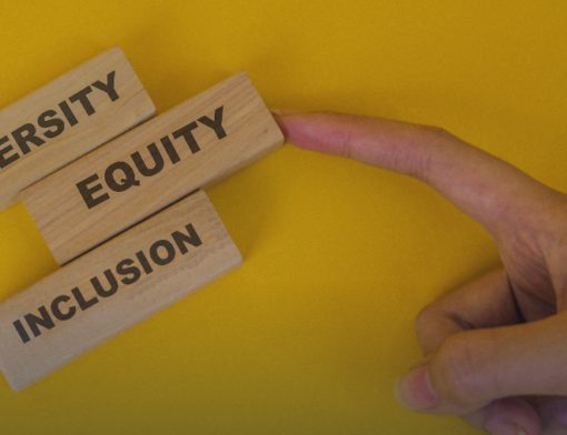 Conheça os benefícios da diversidade e inclusão no recrutamento, impulsionando criatividade e desempenho em ambientes executivos.